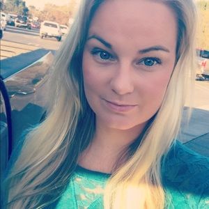 Meet your Posher, Corinne